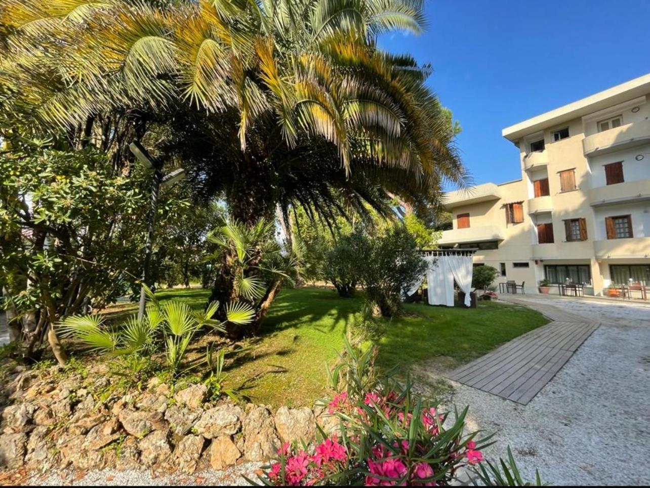 Hotel La Tavernetta Dei Ronchi Marina di Massa Exterior foto